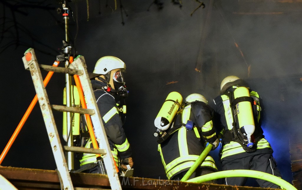 Grossfeuer Einfamilienhaus Siegburg Muehlengrabenstr P0191.JPG - Miklos Laubert